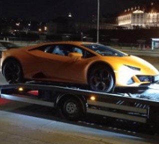 Lamborgini na lawecie